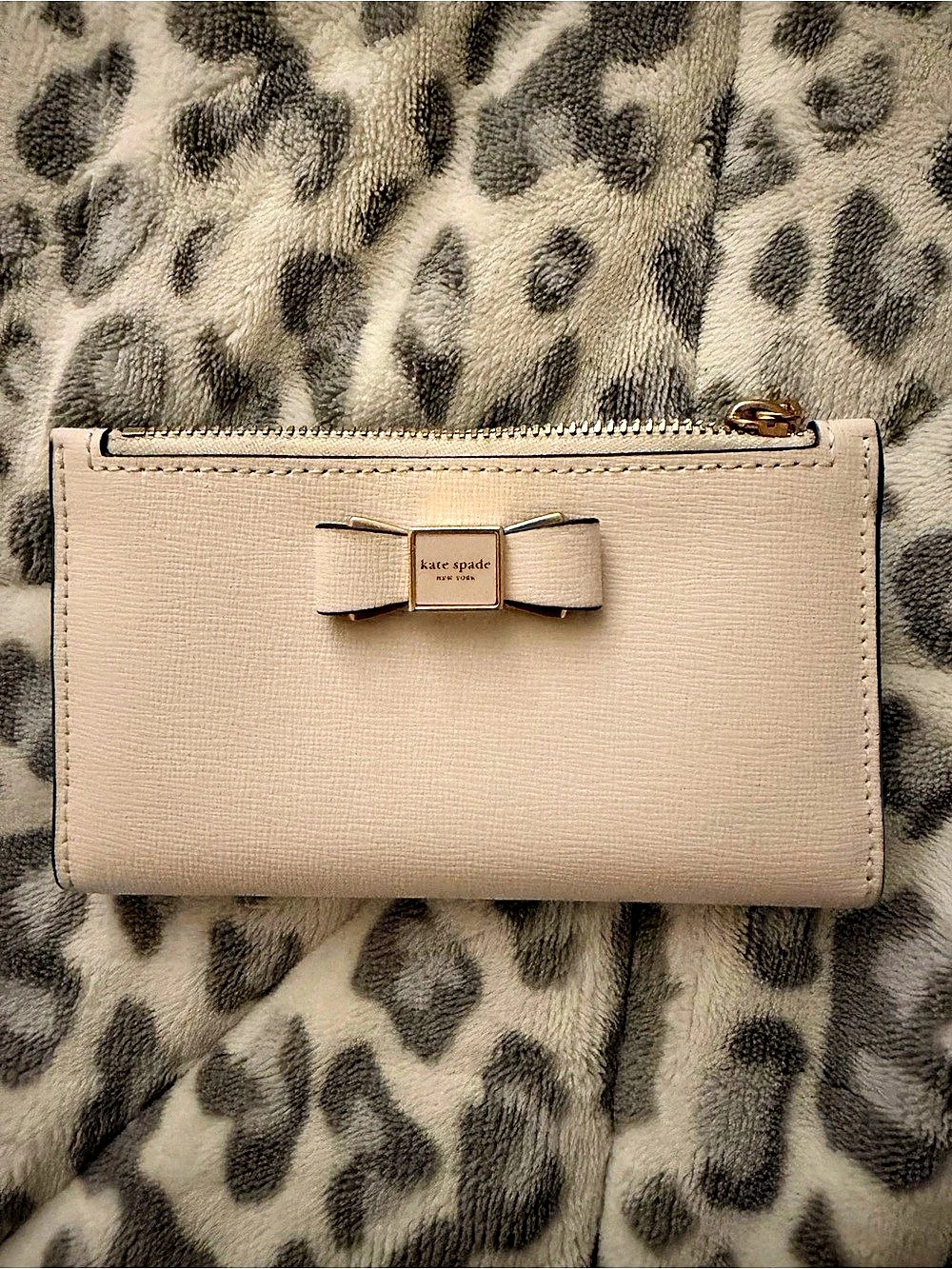 kate spade Bow Zip-Around Wallet in Pink Like New